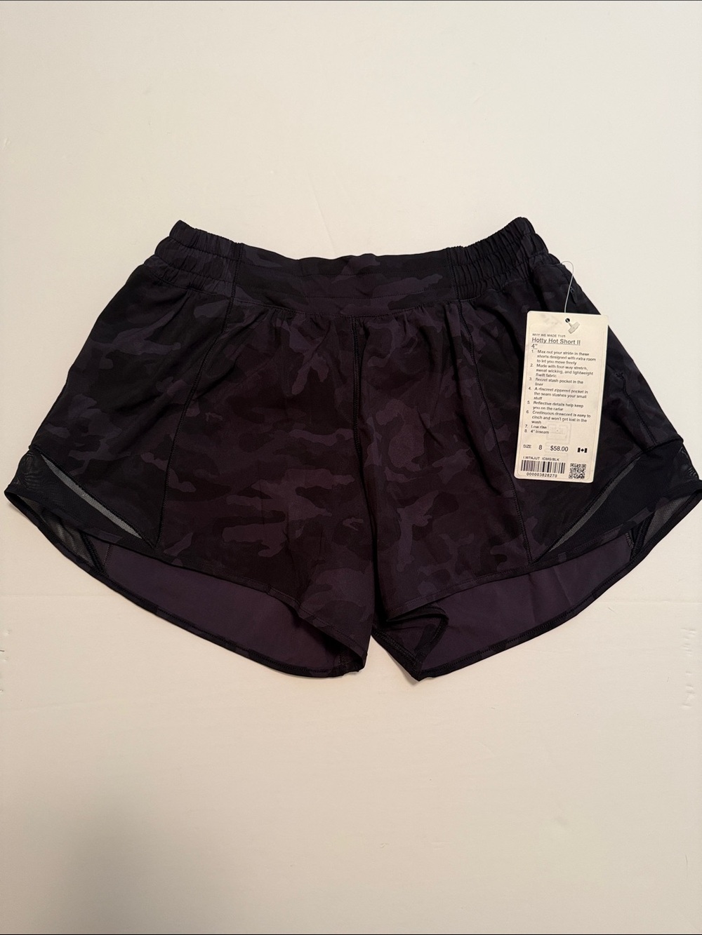 lululemon athletica Hotty Hot Short II 4”. Size 8. NWT